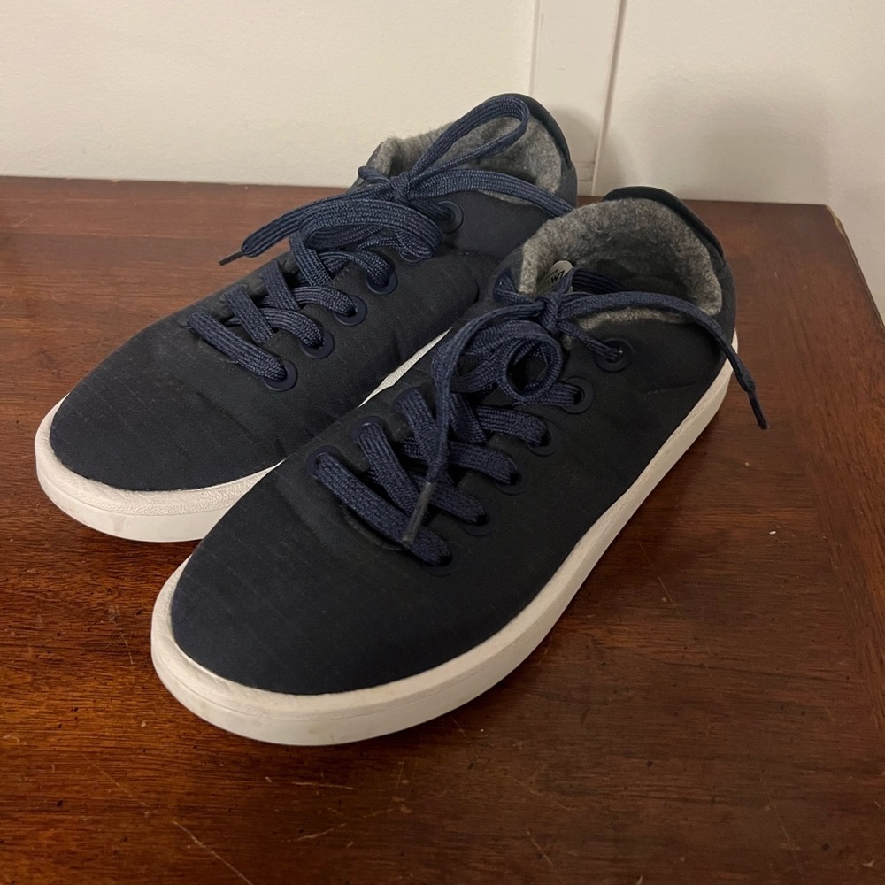 Allbirds Navy Blue Sneakers with White Soles size 7